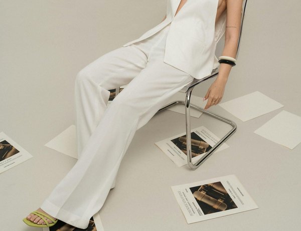 Quels critères pour choisir des tailleurs pantalons pour des réunions d'affaires?